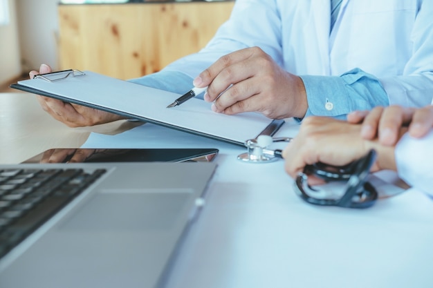 Doctors teamwork discuss meeting.