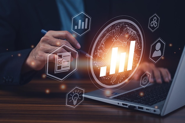 Concetto di sistema di gestione dei documenti uomo d'affari che lavora su laptop con schermo virtuale automazione dei processi per gestire in modo efficiente i file database di documentazione online