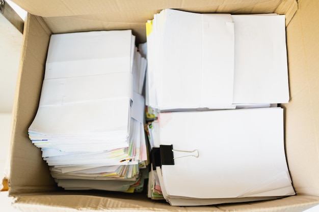 Documents получает бумажные файлы для поиска информации на рабочем столе в домашнем офисе.