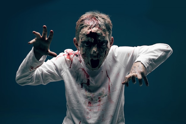 Dode jongen zombie. horror halloween-concept