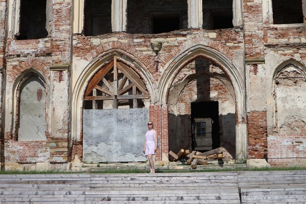 Photo dog outside temple