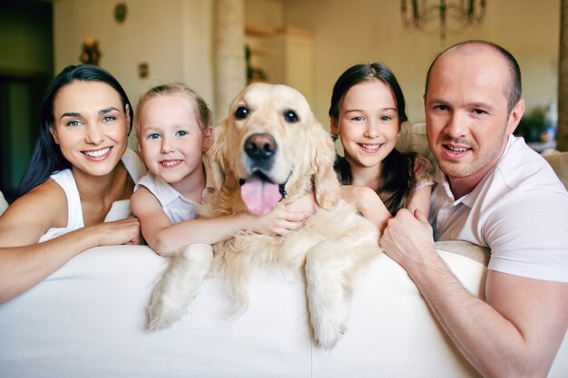 写真 犬の親女の子ハンサム母