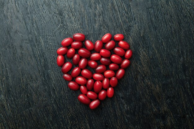 Photo dogwood berries as a heart