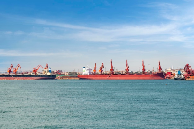 Dokkranen laden containers handelshaven scheepvaart