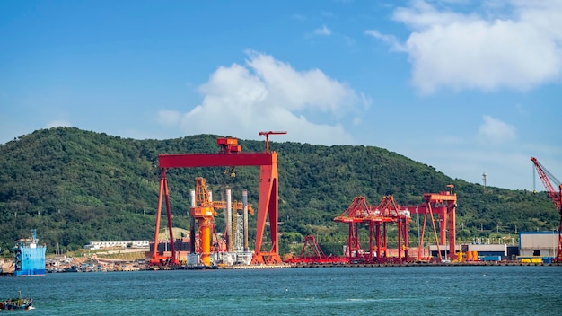 Dokkranen laden containers handelshaven scheepvaart