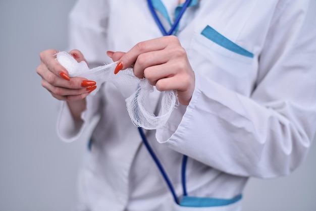 Dokter hand in hand verband in het kabinet