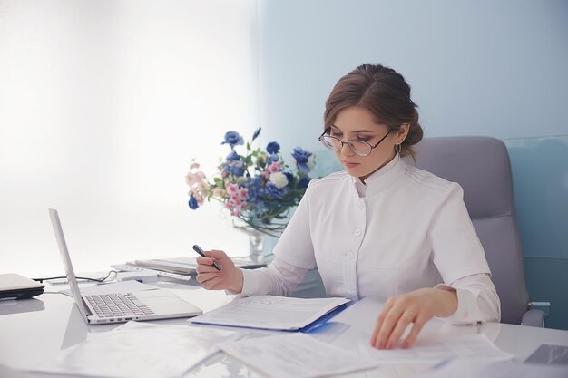 Dokter in een moderne medische kliniek