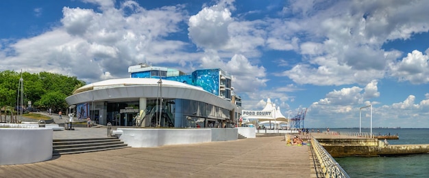 Dolfinarium op het strand van Lanzheron in Odessa, Oekraïne