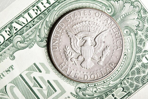 写真 ドル硬貨と紙幣