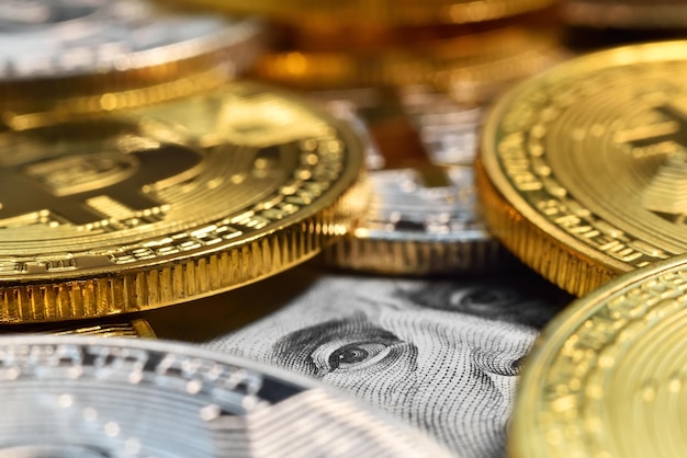 Dollarbankbiljet en bitcoingeld