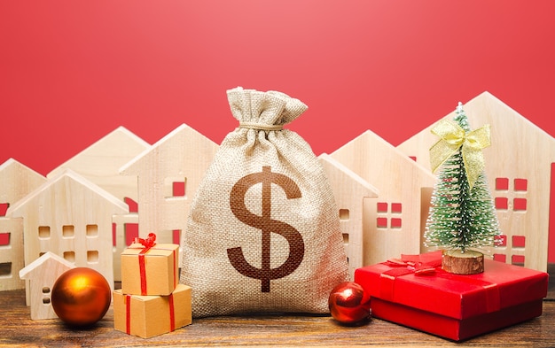 Dollargeldzak en huizen in een nieuwjaarsomgeving. verhoging van de aantrekkelijkheid van investeringen