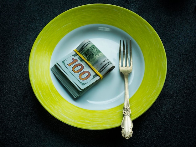 Photo dollars on a plate