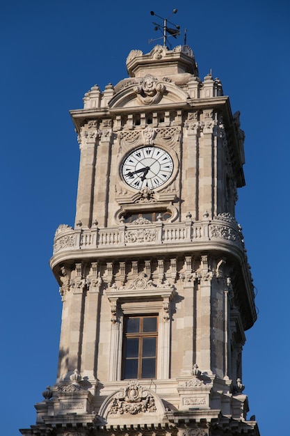 Dolmabahçe-klokkentoren in Istanbul