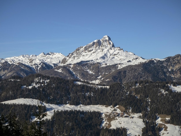 Dolomieten sneeuwpanorama val badia armentara