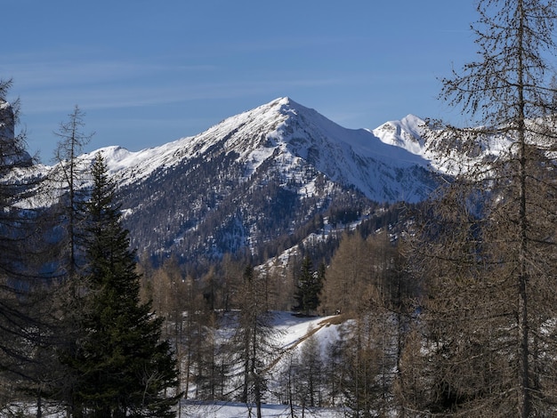 Dolomieten sneeuwpanorama val badia armentara