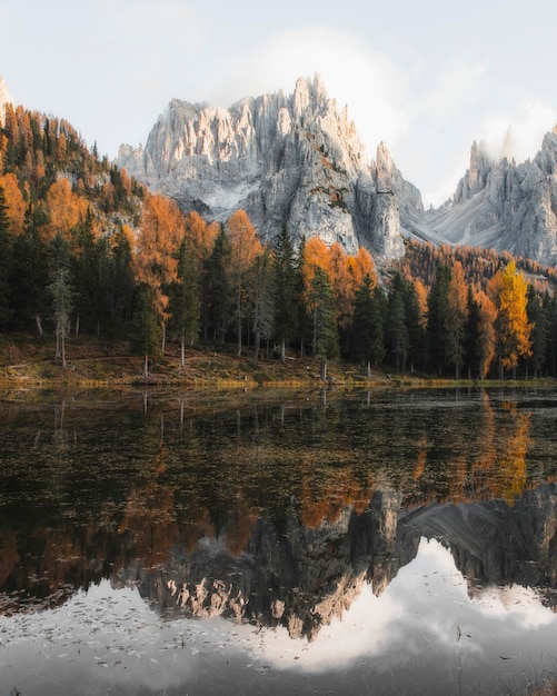 Dolomietenmeer in de herfst