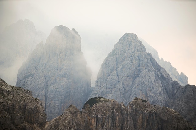 이탈리아의 백운석 알프스 봉우리