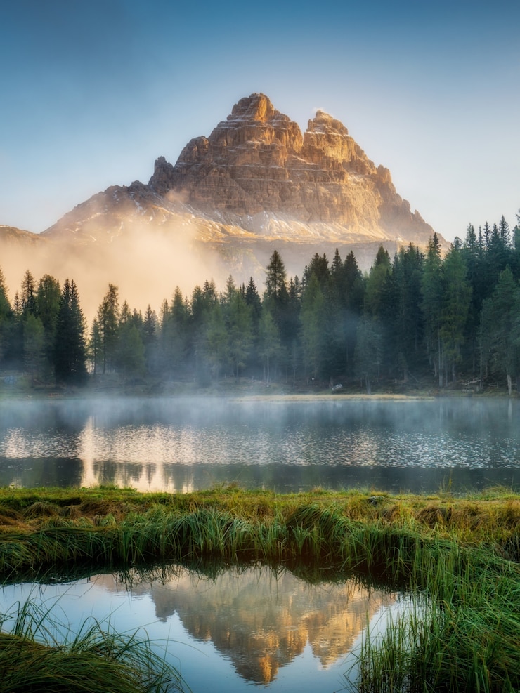 Photo ドロミテ、イタリアのアントルノ湖の風景。