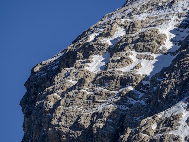 Снежная панорама Доломитовых Альп валь бадия арментара