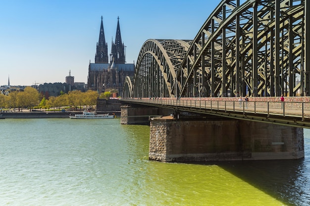 Dom van Keulen en hohenzollern-brug