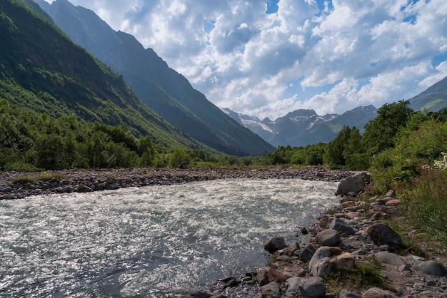 Photo dombay ulgen gorge in the north caucasus near the village of dombay karachay cherkessia russia