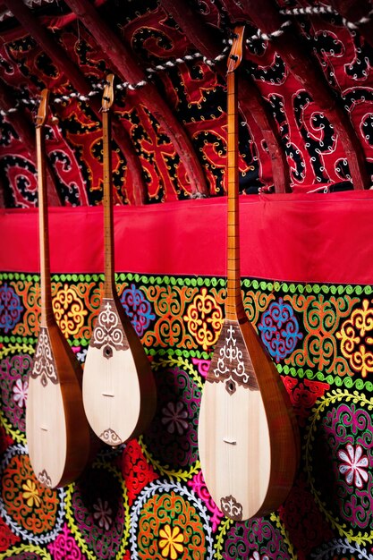 Photo dombra instrument in kazakh yurt interior