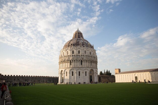 Photo dome building at baptistry of st john pisa italy