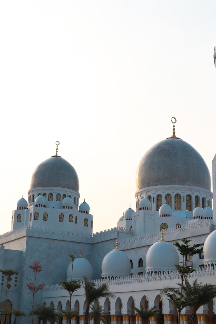 Photo the dome of the grand sheikh zayed mosque in solo