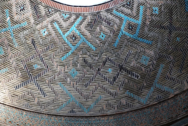 Купол минарета Инче Медресе как музей каменного и деревянного искусства в Конье, Турция
