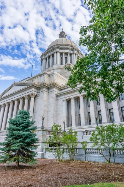 Photo a domed buildings at the washington state capitol