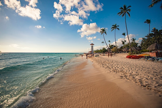 Dominicus Beach detail bij zonsondergang, Dominicaanse republiek