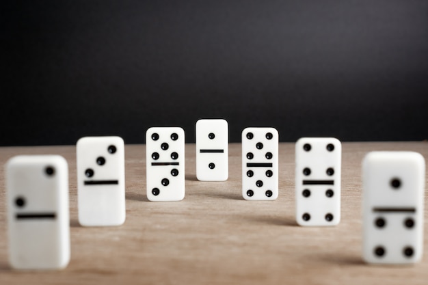 Chip di domino con fondo in legno