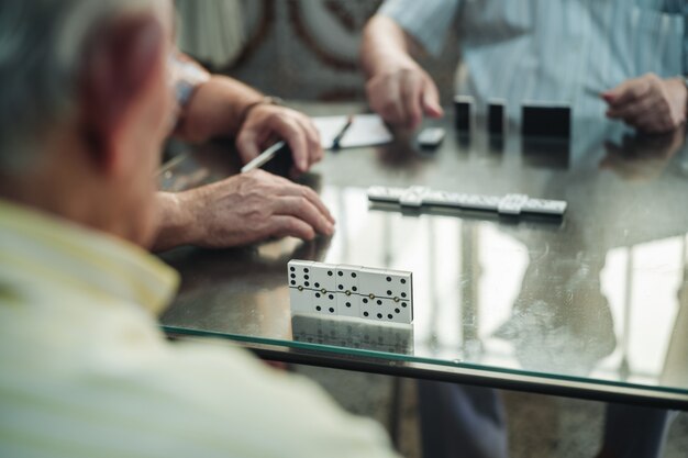 Domino-spel spelen