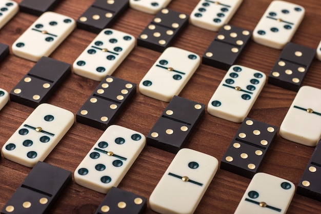 Domino stukken in zwart en wit