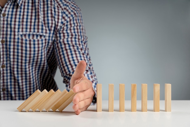 Domino wooden blocks pause