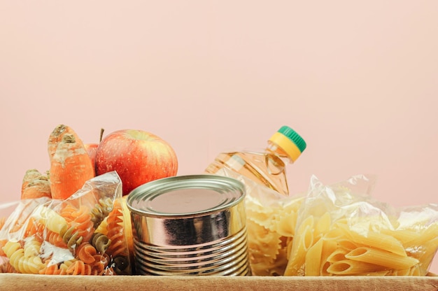 Foto scatola di donazione per cibo per la consegna di cibo ai bisognosi