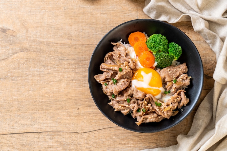 Photo 丼・豚丼・温泉玉子・野菜