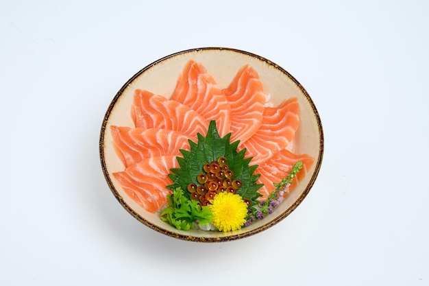 Donburi sneed rauwe zalm op Japanse rijst