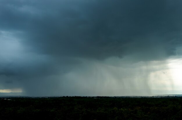 Donder storm lucht Regenwolken