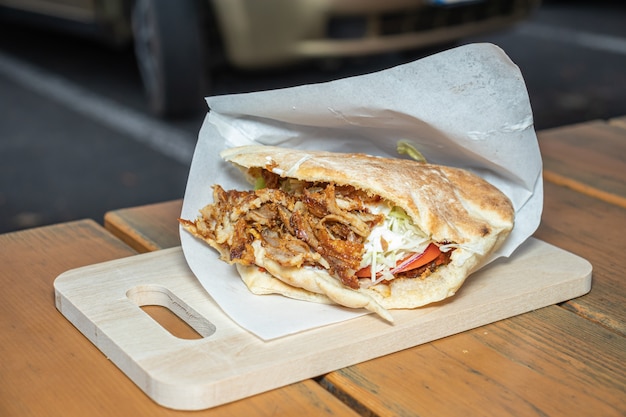 Döner Kebab bij een lokale straatvoedselkraam