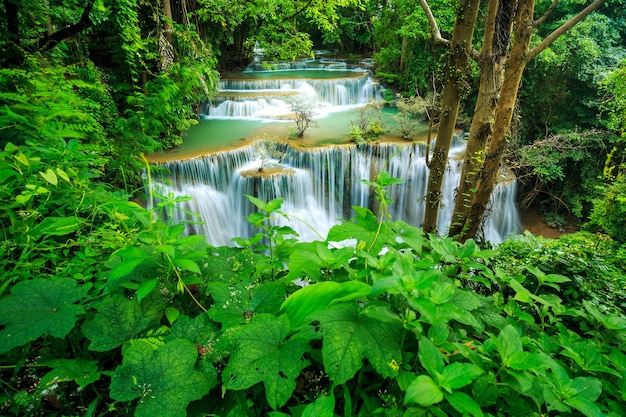 Dong Pee Sua-watervalHuay Mae Khamin Provincie Kanchanaburi Thailand