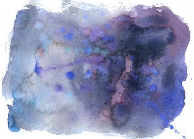 Donker en diep waterverfpatroon van paarse en blauwe verf op witte achtergrond