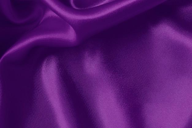 Donker paarse stof textuur achtergrond verfrommeld patroon van zijde of linnen