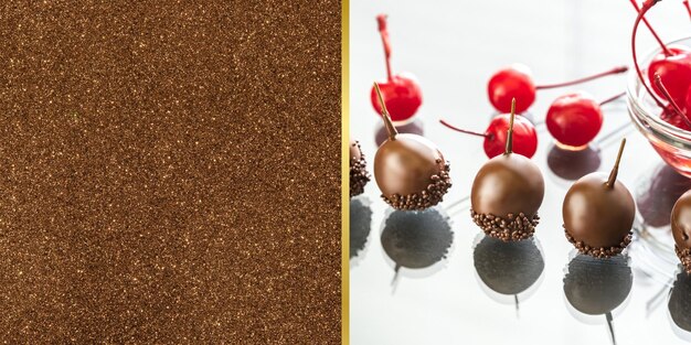 Donkere chocolade met koffiebonen en fruit op donkere stenen achtergrond Bereid voor de wereld chocolade