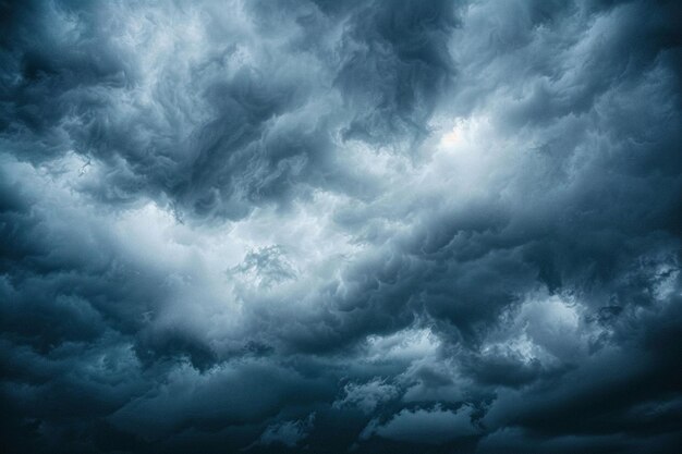 Foto donkere lucht met zachte wazige wolkenformaties