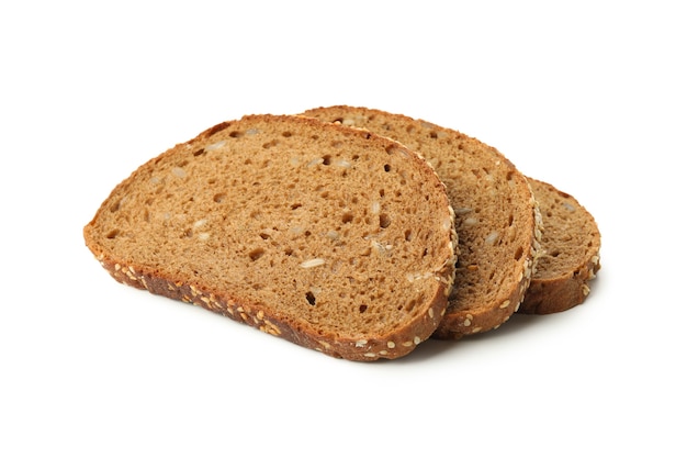 Donkere sneetjes brood geïsoleerd op een witte achtergrond