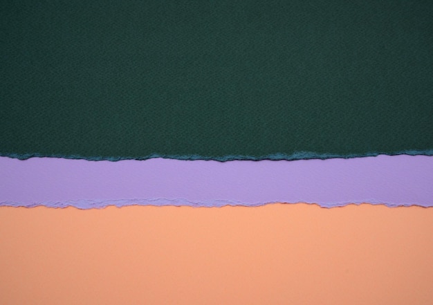 Donkergroen groenblauw mat papier pastel licht paars en oud roze bruin kleuren papier abstracte achtergrond