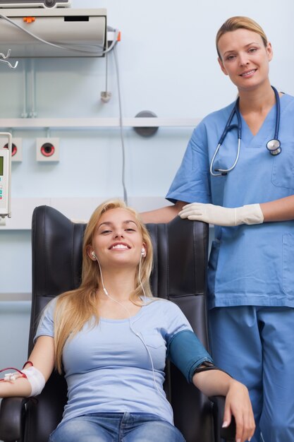 Donor next to a nurse