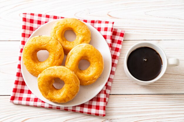 donut met zwarte koffie