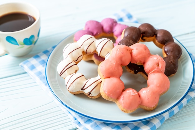 Donut met zwarte koffie